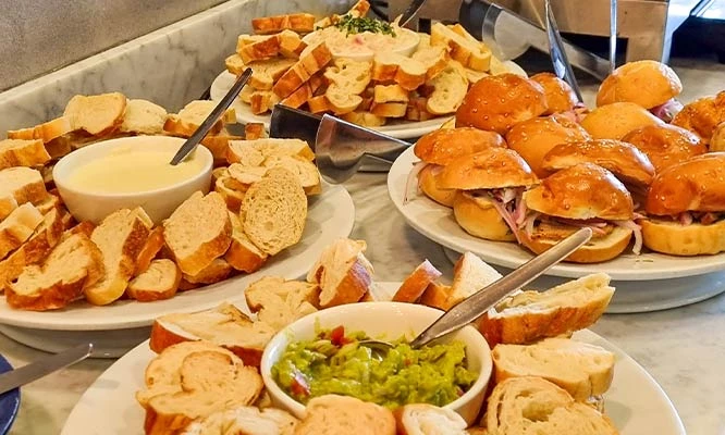 La Bistecca: ALMUERZO O CENA BUFFET + Postre + 1 Ice tea de Hierba luisa en sus 4 LOCALES