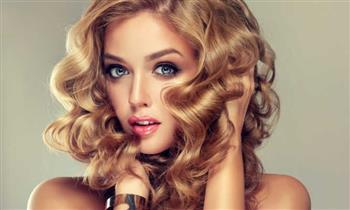 ¡Luce sexy y radiante! Mechas balayage corte manicure en Blush Salon