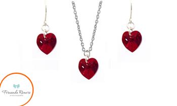 Hermoso y delicado juego de aretes colgantes y collar