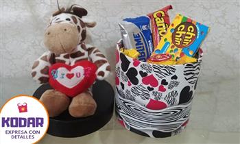 Linda Canasta personalizada con peluche tarjeta globo
chocolates y mas