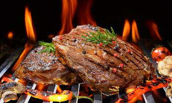 Para 2 Disfruta de una deliciosa parrilla 2 copas de vino en Restaurante Muya