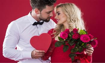 ¡Sorprendela! Ramo de 08 rosas rojas importadas y follaje Peluche “Osito Abrazador”