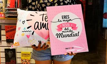 mensaje de amor con cuadro cojin con Almojines