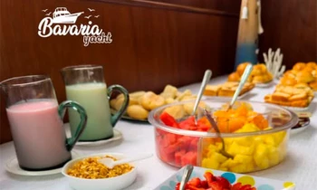 Desayuno Buffet en AltaMar + Paseo en yate por Bahia de La Punta