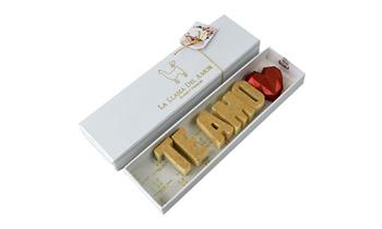 Caja de lujo con mensaje personalizado en chocolate de La LLama del Amor