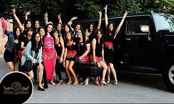 Paseo en limousine Dodge Ram negra con capacidad para hasta 20 Personas ¡Elige las horas!