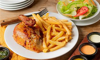 1/4 o 1/2 Pollo a la leña papas ensalada en Donde Walter ¡Cupon movil!