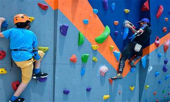 Clase con instructor uso libre para practicar con Escalada Vertical