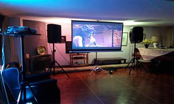 Karaoke en casa Parlantes microfonos catalogo con 32000 canciones y mas