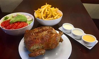 Pollo a la brasa papas ensalada