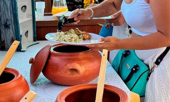 Almuerzo Buffet en Yate en Altamar + Paseo en La Punta con Bavaria Yacht