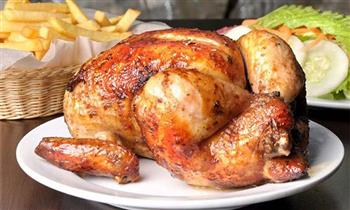 Pollo a la leña papas fritas ensalada gaseosa de 15 LT