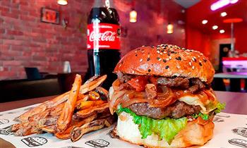 hamburguesa clasica con 140 gr de tira de res papas nativas gaseosa en 1ra Respuesta
