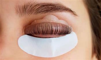Rizado de pestañas con biotouch (americana) planchado de cejas en Lisos & Rizos