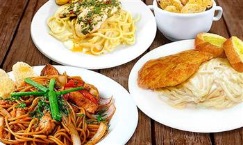 Combo Tallarin saltado de pollo salsa blanca y filete salsa blanca y milanesa