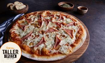 Pizza Familiar Favorita a eleccion opcion a pan al ajo y bebidas ¡Delivery incluido*!