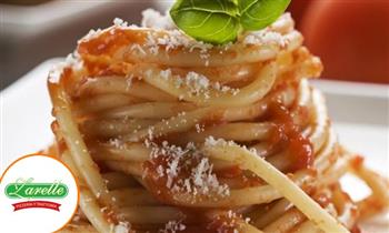 Para 1 o 2 pan al ajo Lasagna o pasta a eleccion bebida o copa de vino