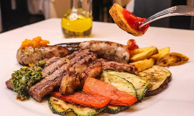 La Bistecca: ALMUERZO O CENA BUFFET + Postre + 1 Ice tea de Hierba luisa en sus 4 LOCALES