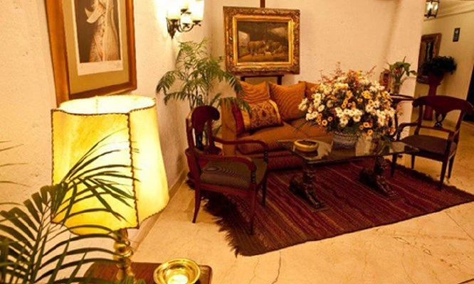 Noche en habitación matrimonial o suite con hidromasaje o jacuzzi + desayunos y más.