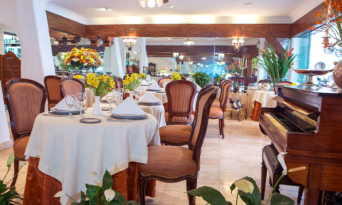 Almuerzo o Cena Gourmet Romántica por San Valentín en Antara Hotel