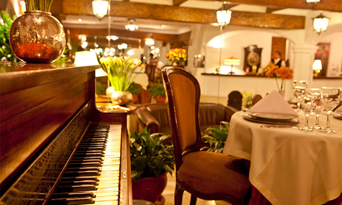 Almuerzo o Cena Gourmet Romántica por San Valentín en Antara Hotel