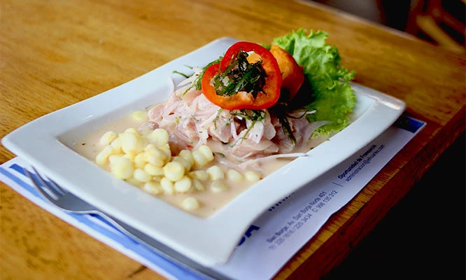 ALMUERZO para 2 o 4 personas: Entradas + Fondos + Chicha