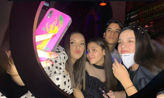 1 CLICK.PE: Cabina de Fotos Photobooth para que tu evento sea inolvidable