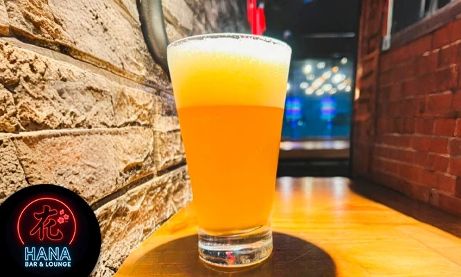 PARA 2: 2 deliciosas hamburguesas + papas y 2 cervezas artesanales o 2 gaseosas