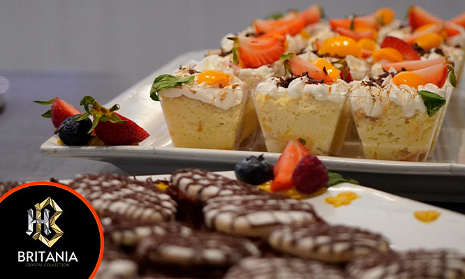 ALMUERZO BUFFET: Almuerzo Buffet Criollo + Show en Hotel Britania Crystal Collection.