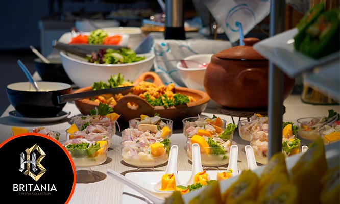ALMUERZO BUFFET: Almuerzo Buffet Criollo + Show en Hotel Britania Crystal Collection.