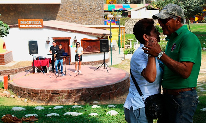 FULL DAY EN HUAMPANI :   Piscina, granja, juegos y mucho más