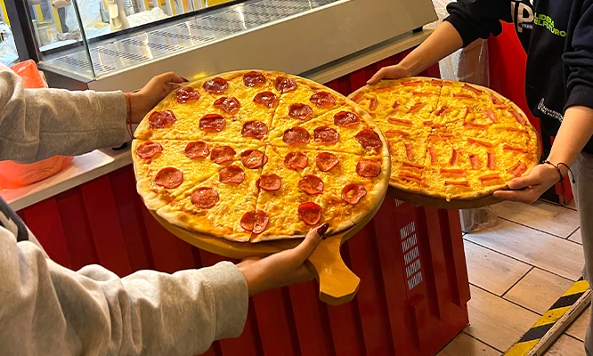 1, 2 o hasta 4 Pizzas + Gaseosa y Pan al Ajo en La Gran Tajada -Lince.