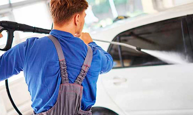 Lavado Deluxe para auto o camioneta de 2 filas de asientos en Gabriel Carwash de Pueblo Libre
