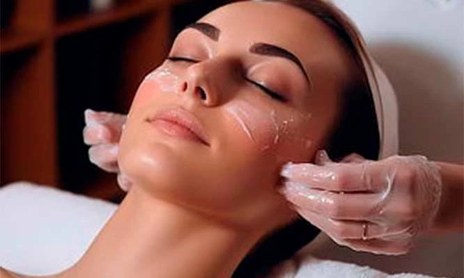Limpieza Facial en 12 pasos: Limpieza, Exfoliación, Aparatología, Loción tónica y más