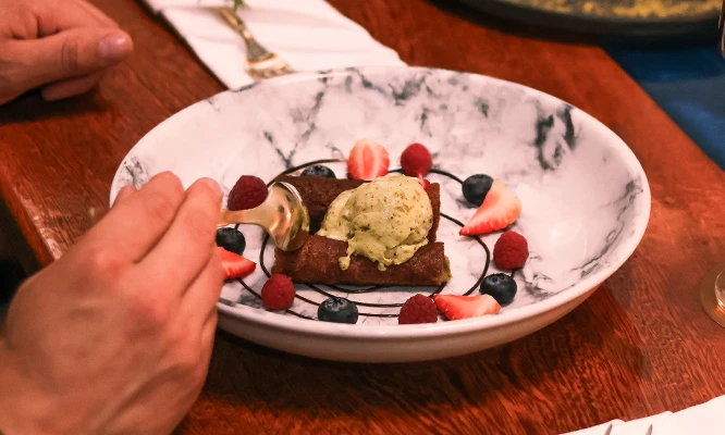 Restaurante Guarguero: Cena Romántica a elección para 2 personas.