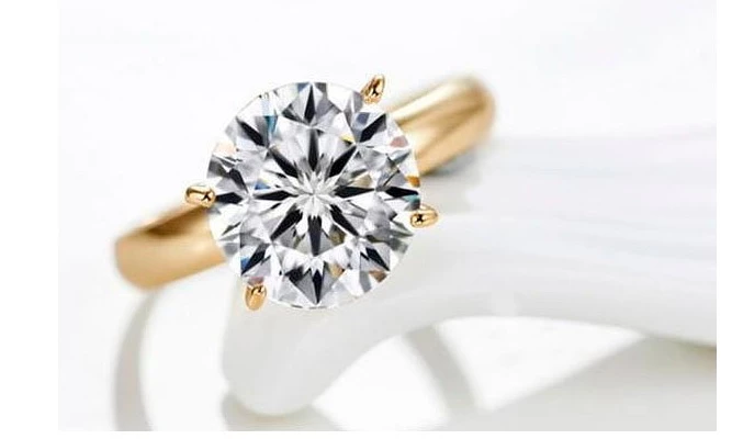 Anillo Solitario de acero enchapado en oro de 18 quilates