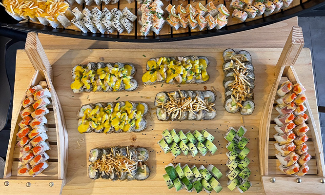 BARRA LIBRE de MAKIS: Barra libre de makis + Porción de Alitas + bebida BARRA LIBRE de MAKIS: Barra libre de makis + Porción de Alitas + bebida