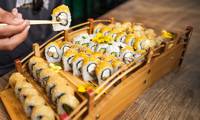 BARRA LIBRE de MAKIS: Barra libre de makis + Porción de Alitas + bebida BARRA LIBRE de MAKIS: Barra libre de makis + Porción de Alitas + bebida
