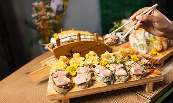 BARRA LIBRE de MAKIS: Barra libre de makis + Porción de Alitas + bebida BARRA LIBRE de MAKIS: Barra libre de makis + Porción de Alitas + bebida