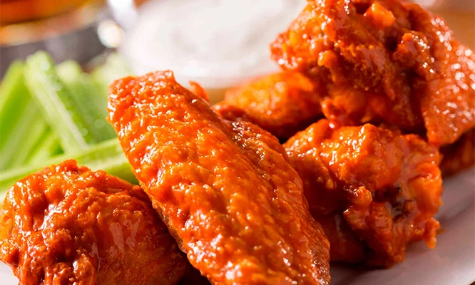 Barra libre de alitas + 1 bebida a elección en Restaurante Cevicheria Tacu Mar