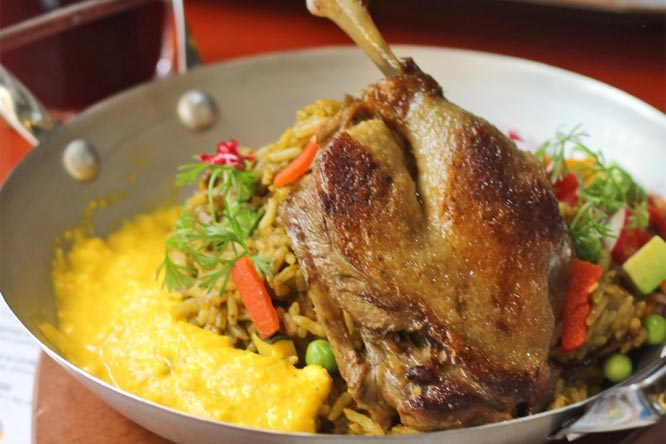 ARROZ CON PATO: Patita tierna, arroz melocito, con chalaquita y más