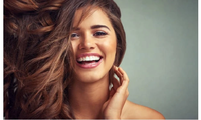 Tinte completo + iluminación + corte de puntas + cepillado y más.