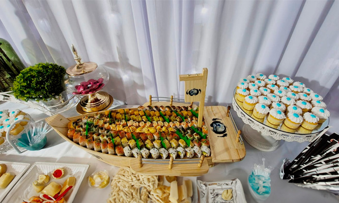 BARCO DE MAKIS: 100 cortes 10 sabores a eleccion en Sakumi Sushi Lima Norte