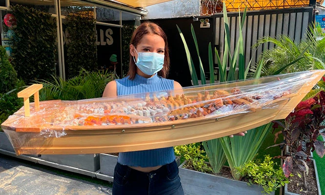 BARCO DE MAKIS: 180 o 240 makis a elección en Dragon Rolls