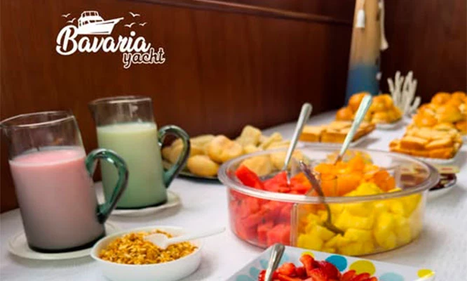 Desayuno Buffet en AltaMar + Paseo en yate por Bahia de La Punta
