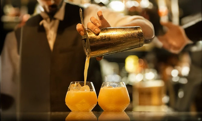 Ritual Black Birds , 2 tragos de autor +  2 Cocteles clásicos + Piqueo vive la experiencia de un bar oculto en el corazón de barranco