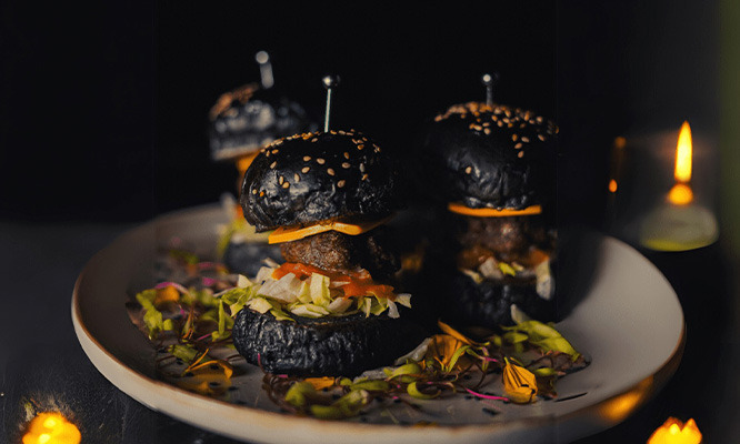 Ritual Black Birds , 2 tragos de autor +  2 Cocteles clásicos + Piqueo vive la experiencia de un bar oculto en el corazón de barranco