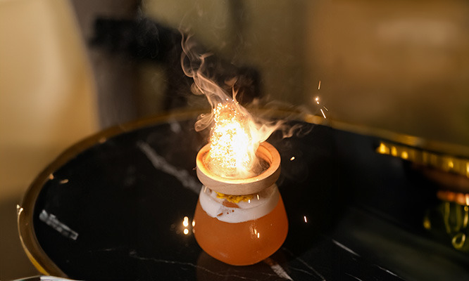 Ritual Black Birds , 2 tragos de autor +  2 Cocteles clásicos + Piqueo vive la experiencia de un bar oculto en el corazón de barranco