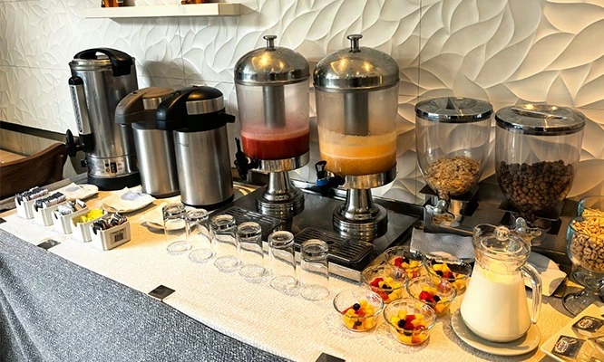 DESAYUNO BUFFET: Criollo de Lunes a Domingo en el Hotel las Lomas de San Borja.