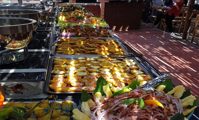 ALMUERZO BUFFET AMAZONICO-CRIOLLO: Entradas, sopas, fondos, parrillas, postres y más